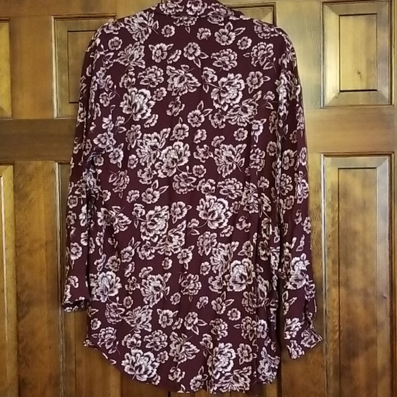 Boohoo Plus Floral Button Down - Picture 2 of 5